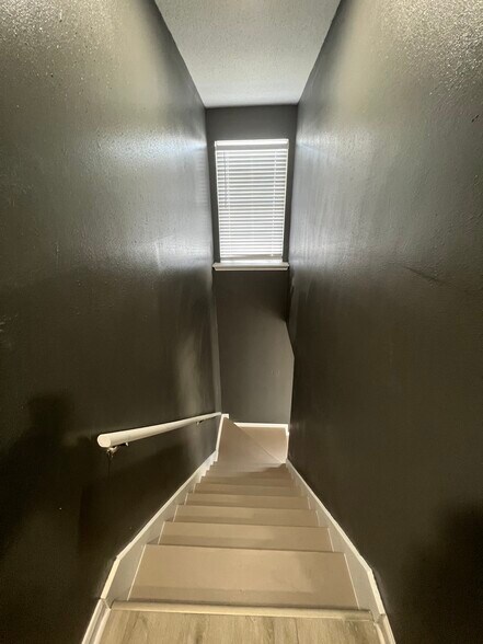 Building Photo - 520 Revere Dr