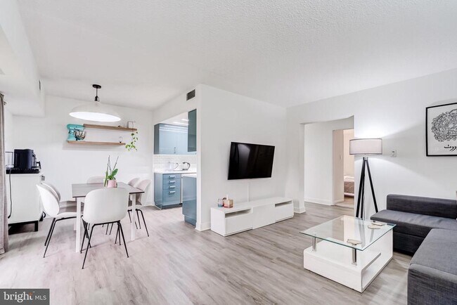 Building Photo - 11643 Stoneview Square