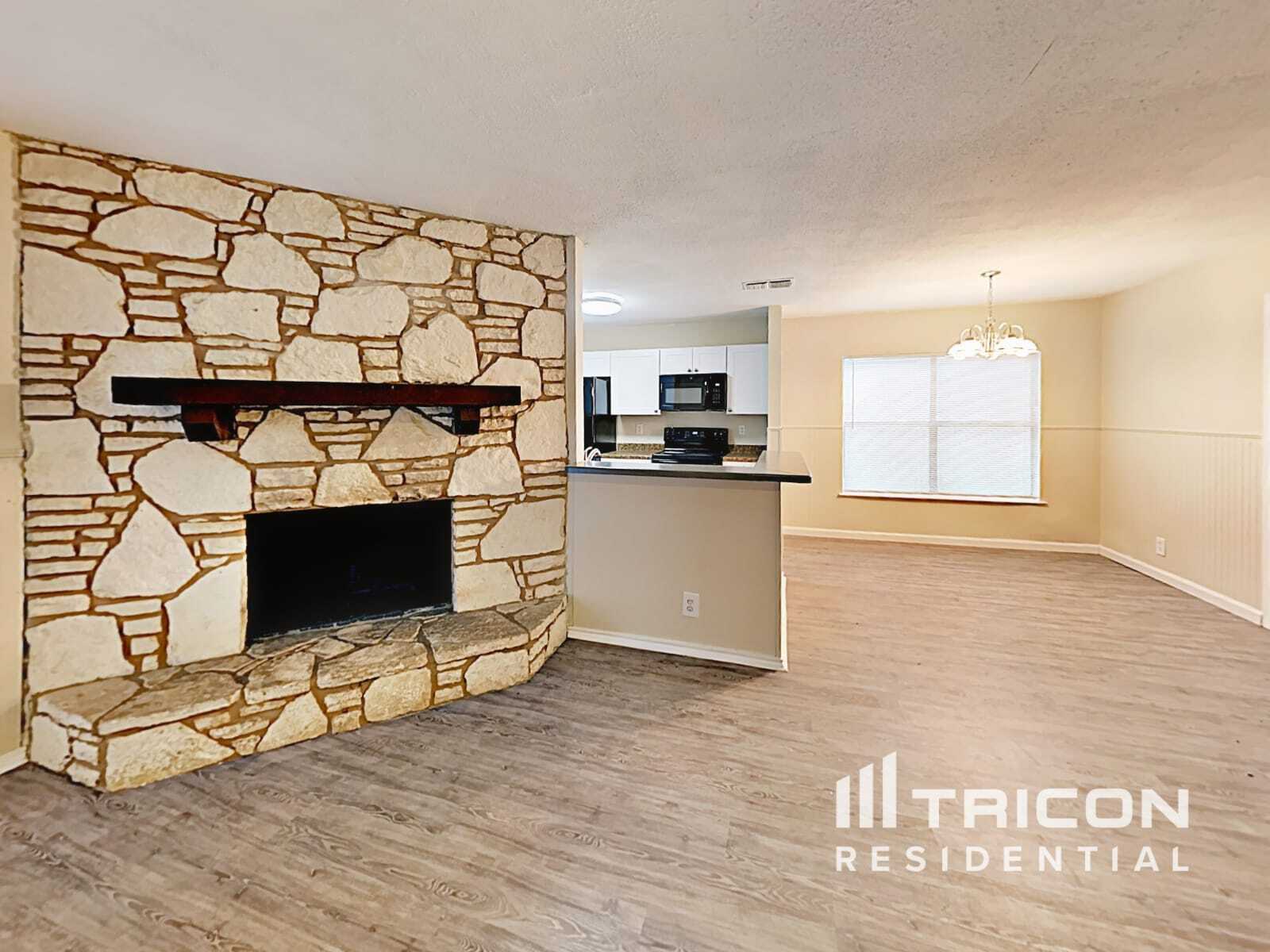 Building Photo - 827 Thornedike Dr