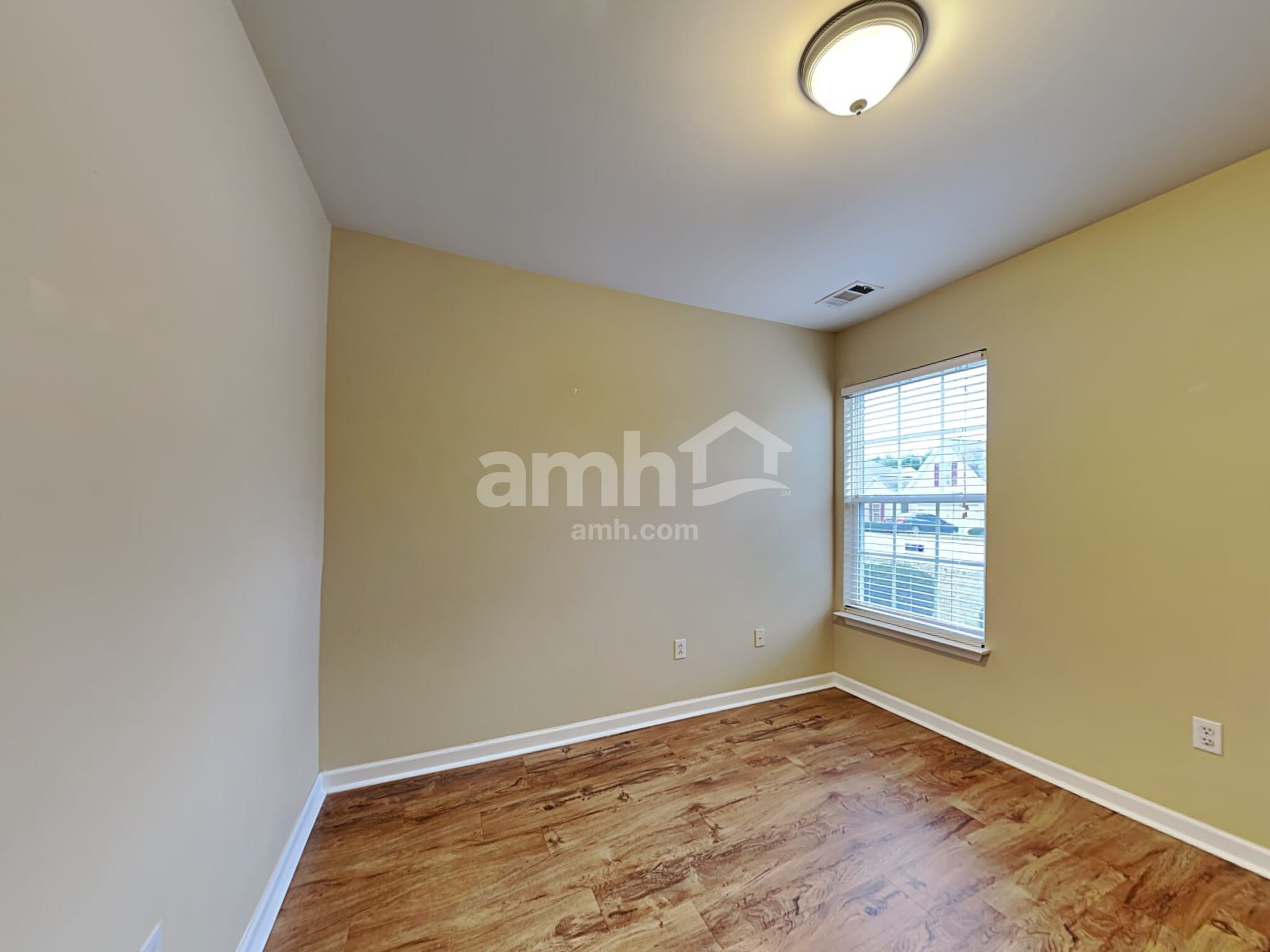 Building Photo - 32 Riverbed Dr