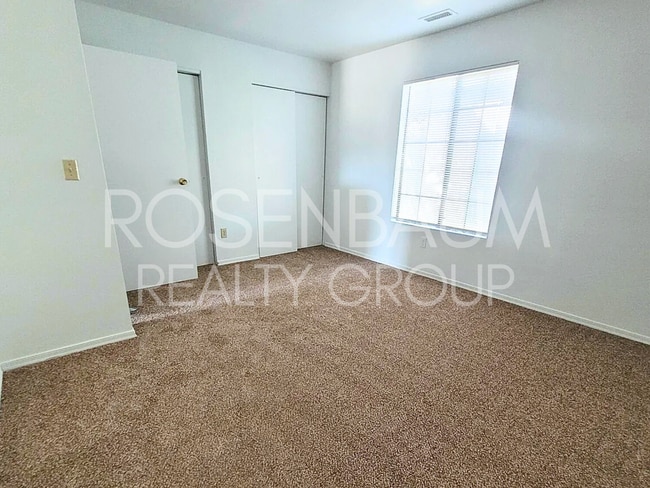 Building Photo - Charming 2-bedrooms, 1-bath downstairs 4-p...