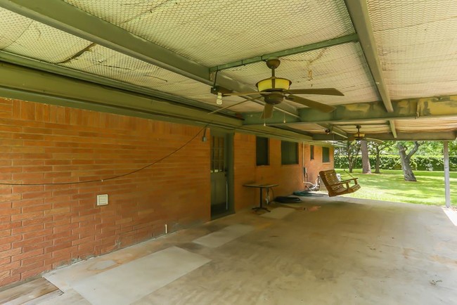 Building Photo - 109 Echo Ave