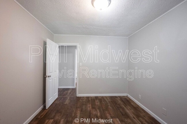 Building Photo - 126 Lewis Dr