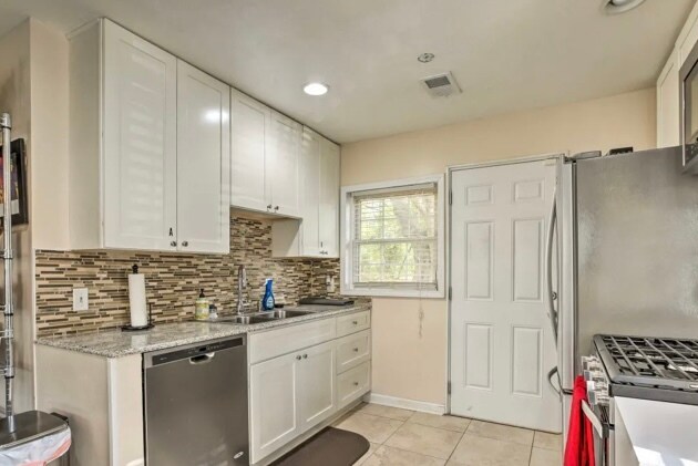 Building Photo - 886 Linda Way