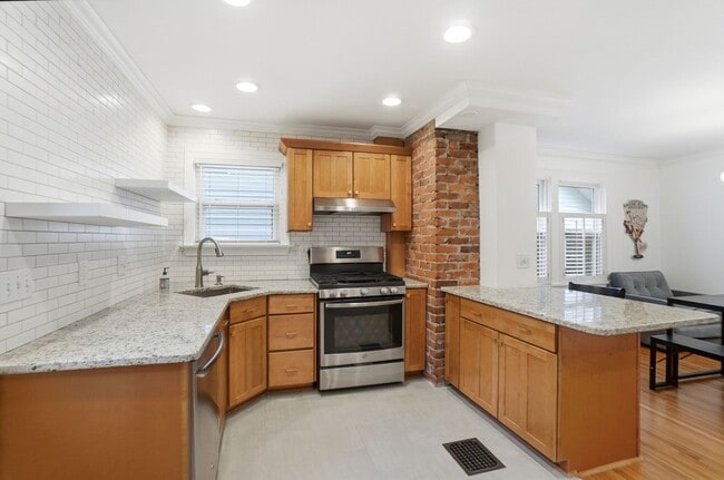 Building Photo - 2 Bed 2 Bath in Oakley!