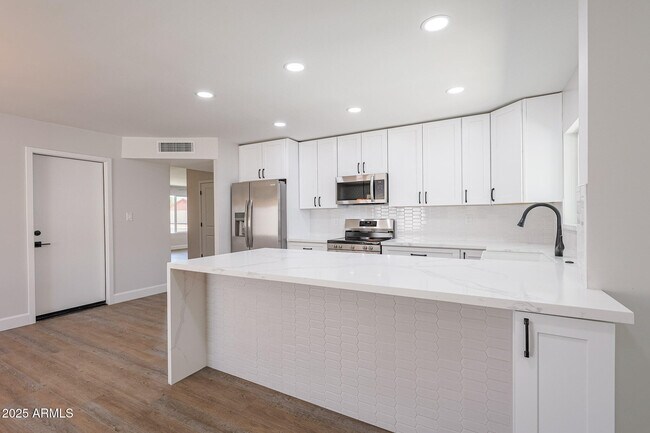 Building Photo - 11202 N 43rd Dr