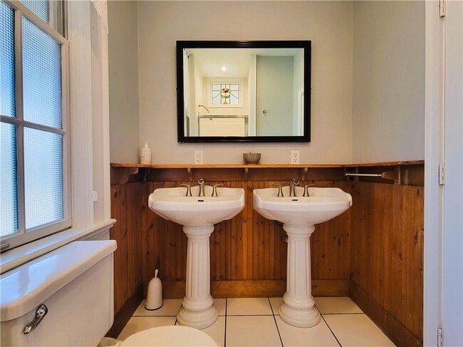 Building Photo - 92 Pelham St