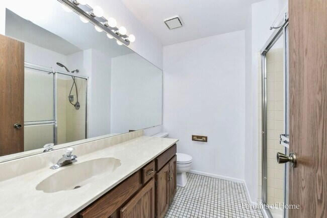 Building Photo - 1587 Stonehill Ct