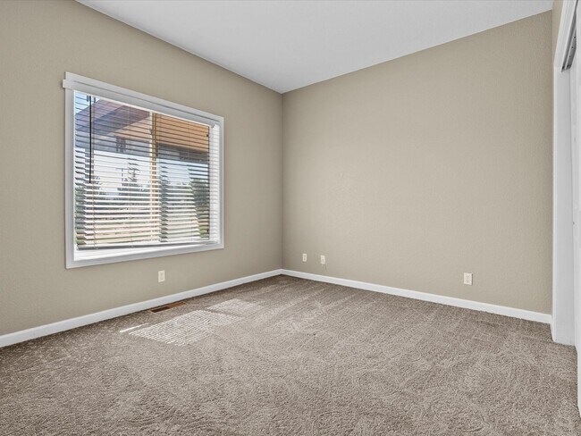 Building Photo - Fieldcreek Gem