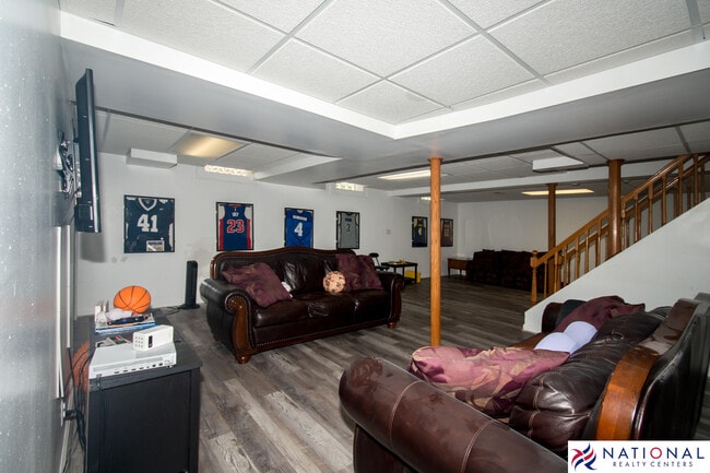 Building Photo - 37709 Glengrove Dr