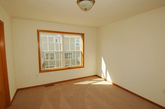 Building Photo - 641 Bear Claw Way