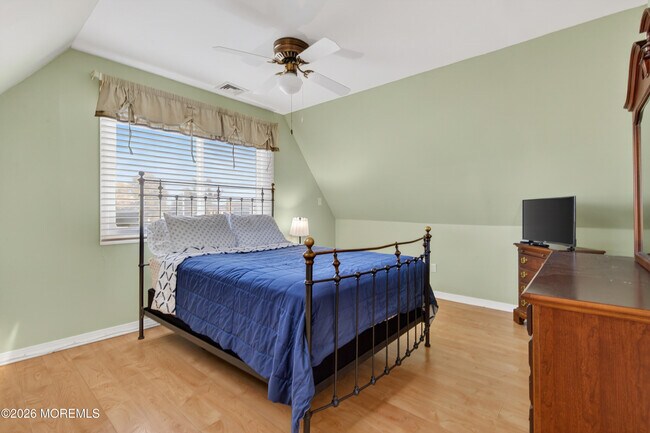 Building Photo - 13 Clearwater Way