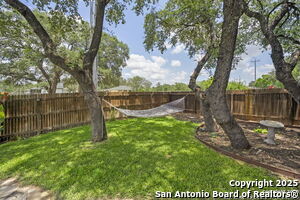 Building Photo - 220 Hinge Creek