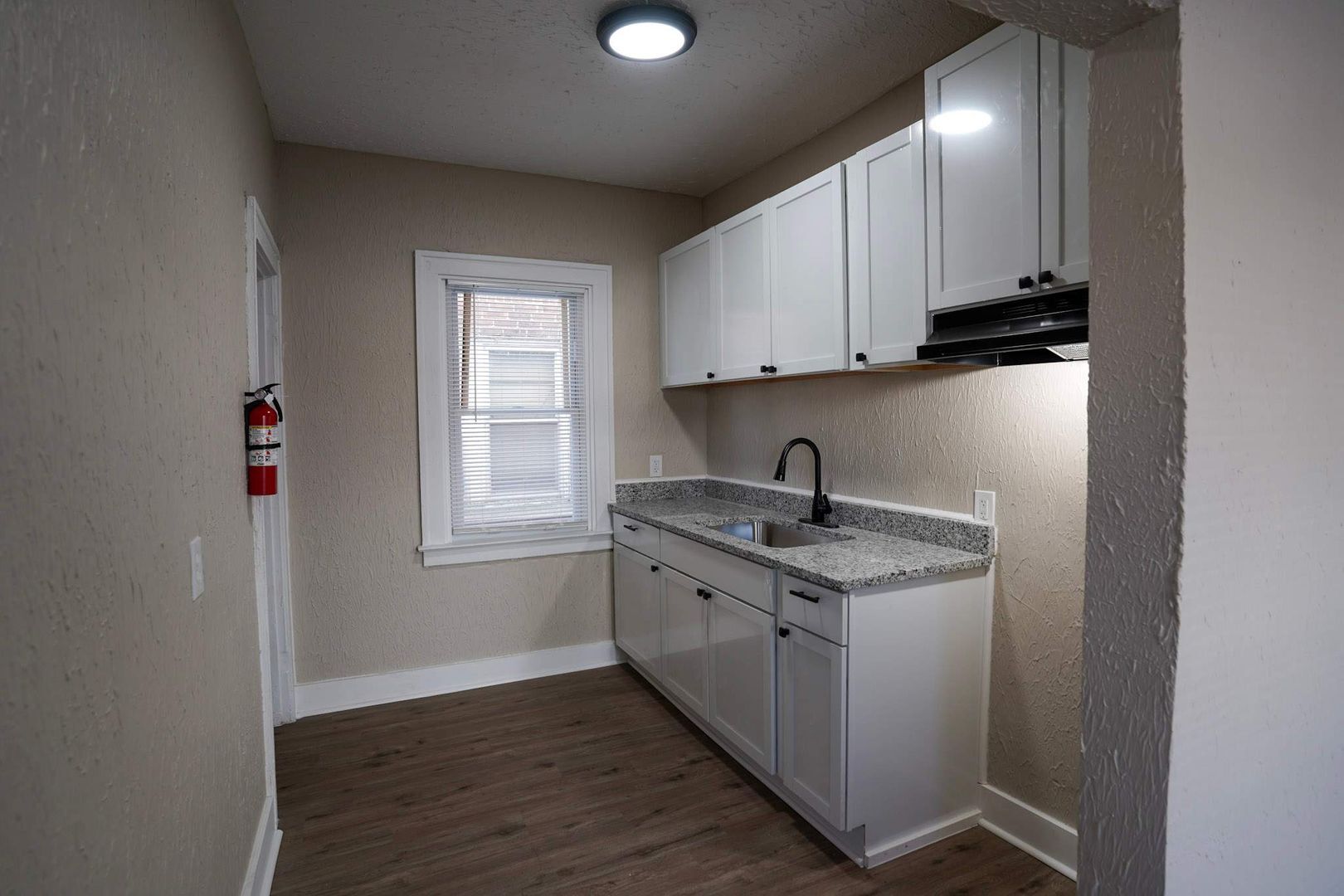 Building Photo - This beautifully updated 5-bedroom, 1-bath single-family home is ready for move-in!