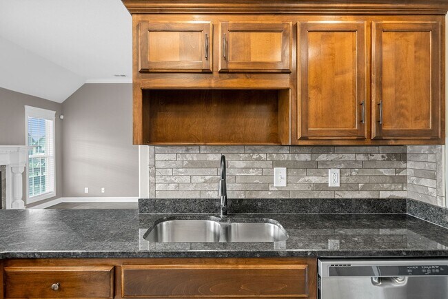 Building Photo - Stunningly Large Home Ready Today with rec...