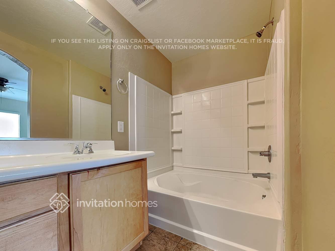 Building Photo - 4648 E Laurel Ave