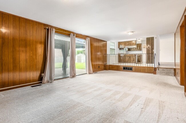 Building Photo - 2715 Kenview Rd S
