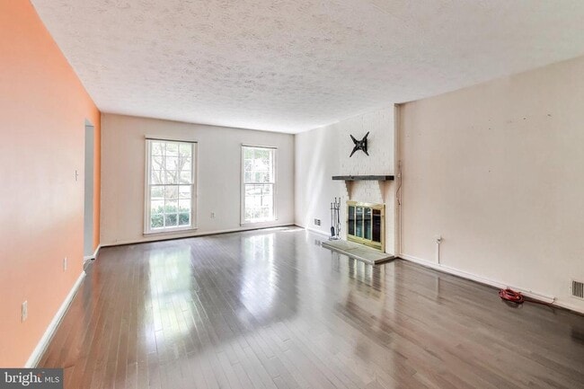 Building Photo - 1718 Crestview Dr