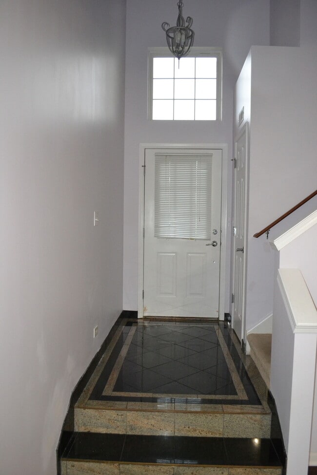 Building Photo - 406 Valentine Way