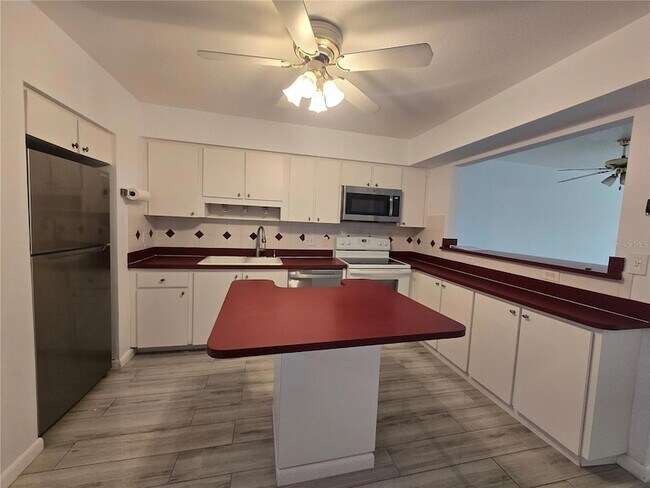 Building Photo - 211 Pasadena Ave N