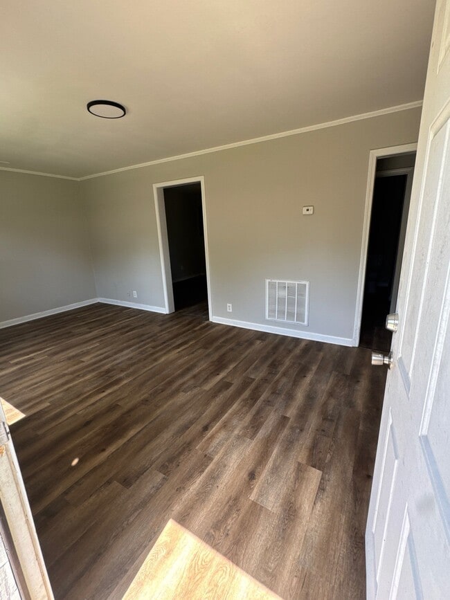 Building Photo - 2 N Monroe Ave