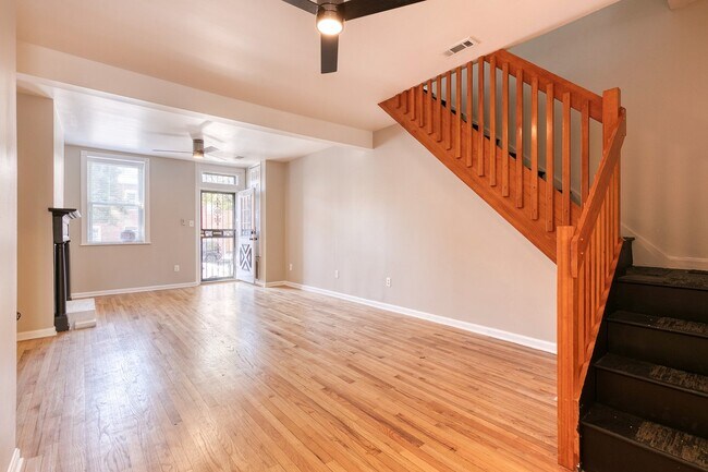 Building Photo - 517 S Ann St