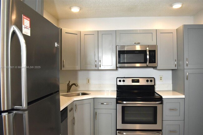 Primary Photo - 4459 Carambola Cir S