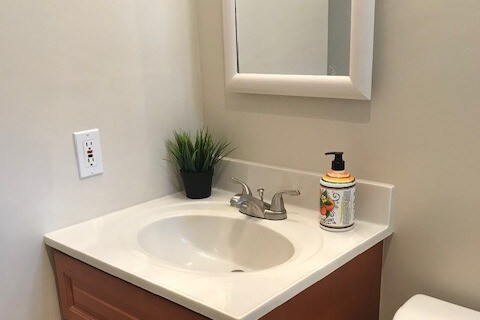 Hallway Bath - 1474 Dos Palos Dr