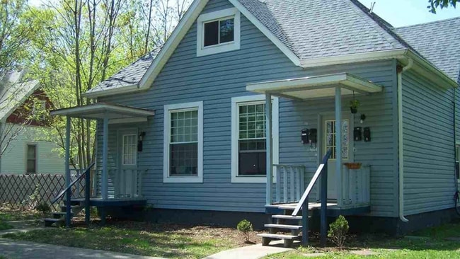 Building Photo - 1 Bed - Walk to Campus - Utilities Paid