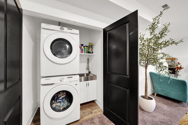 Building Photo - 1522 N Leamington Ave