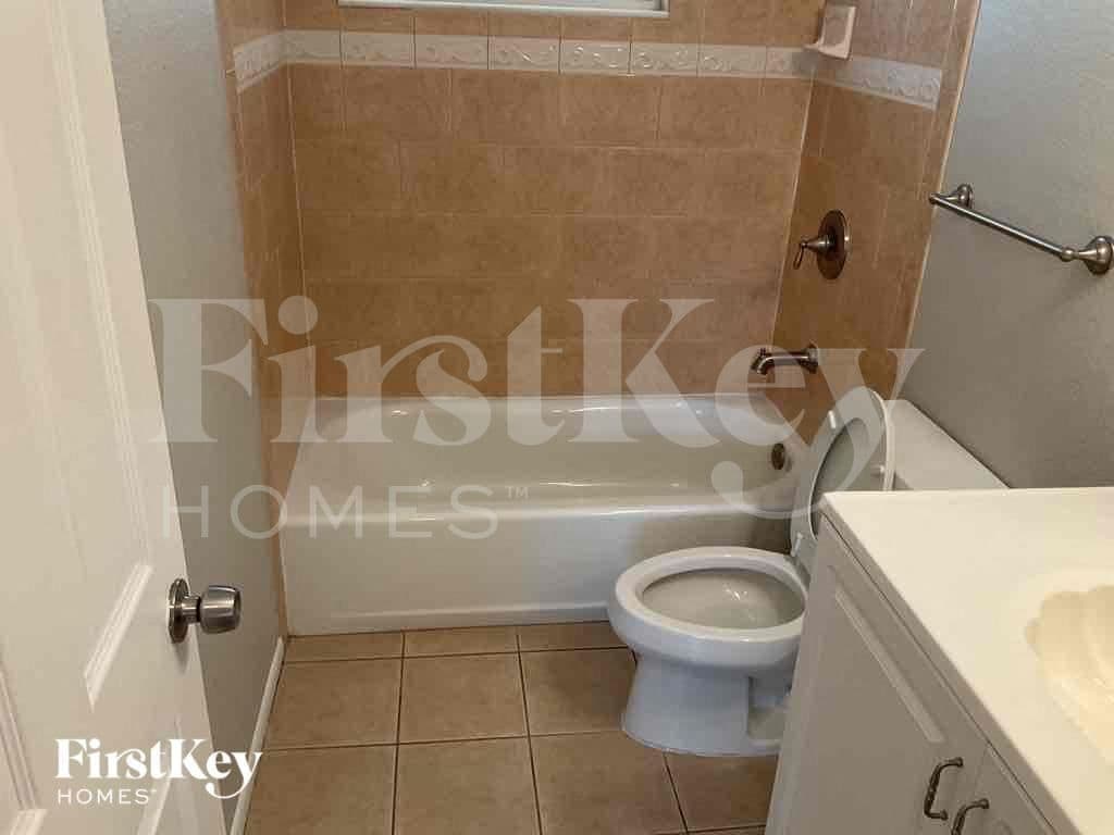 Building Photo - 557 Mayview Ave NW