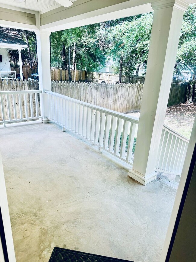 Building Photo - Grove Park Rental