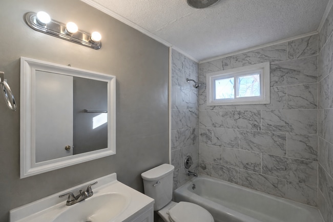 Building Photo - 108 Tandy Dr