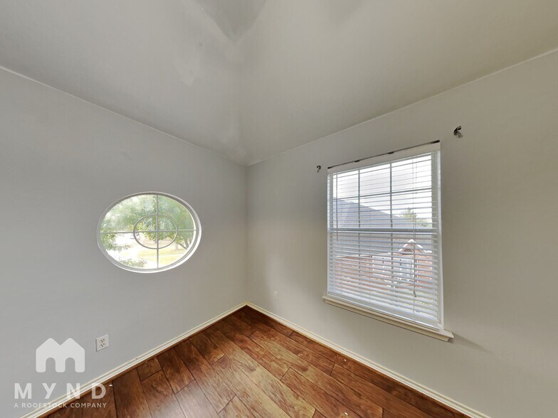 Building Photo - 102 Elm Fork Dr