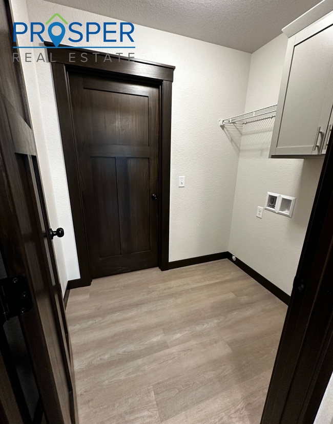 Building Photo - CA793X