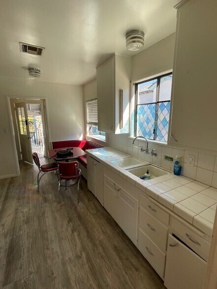 Building Photo - 808 N Valley St