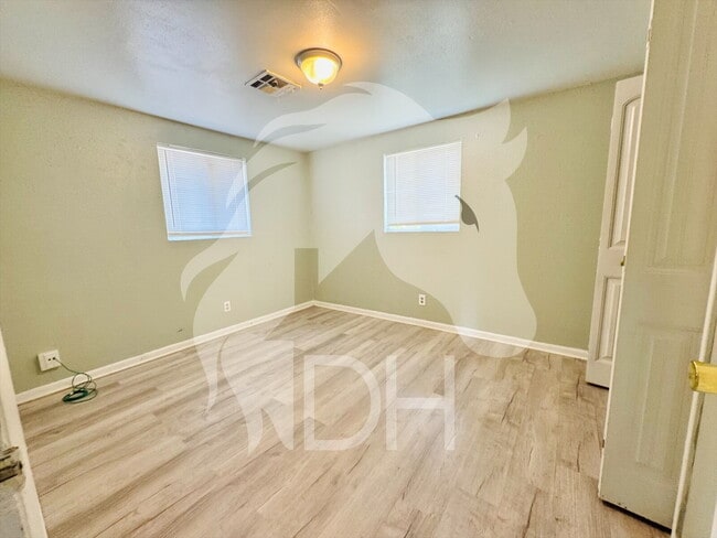 Building Photo - Adorable 2 bedroom Home in Woodward