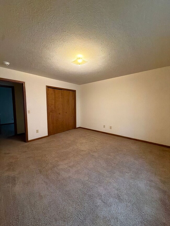 Building Photo - 211 Stonewall Ct
