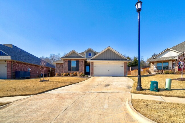 Building Photo - Charming 3-Bed Oasis in East Edmond