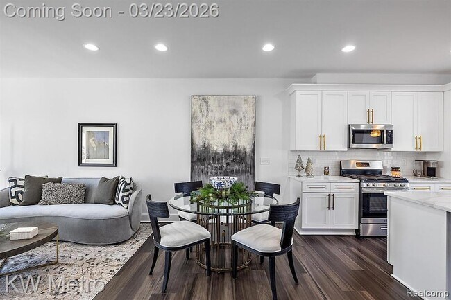 Building Photo - 5931 Stella Dr