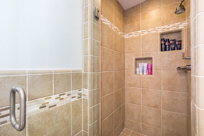 Building Photo - 2385 Sunset Heights Dr