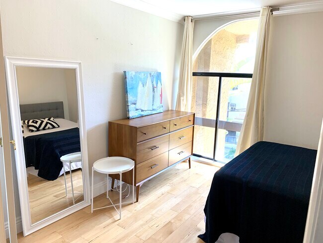 Master Bedroom - 970 Palm Ave