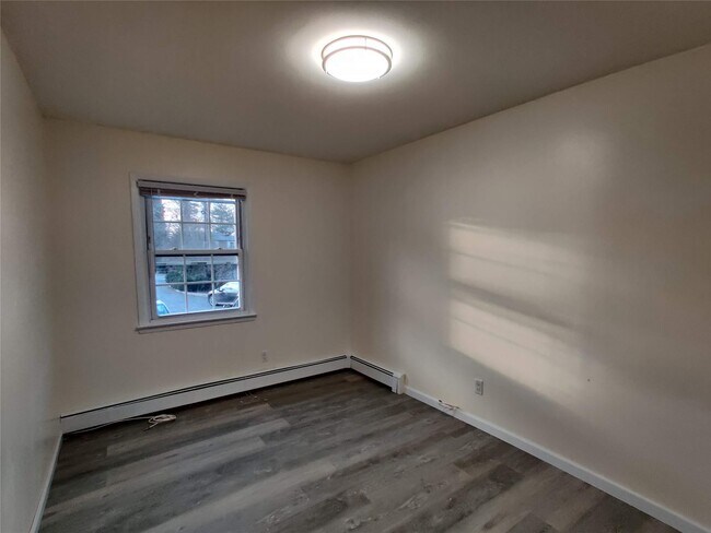 Building Photo - 174A Iceland Dr