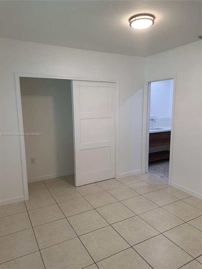 Building Photo - 16601 SW 92nd Ave