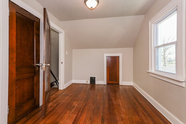 Building Photo - 2 Bedroom 1 bath Single Family Home