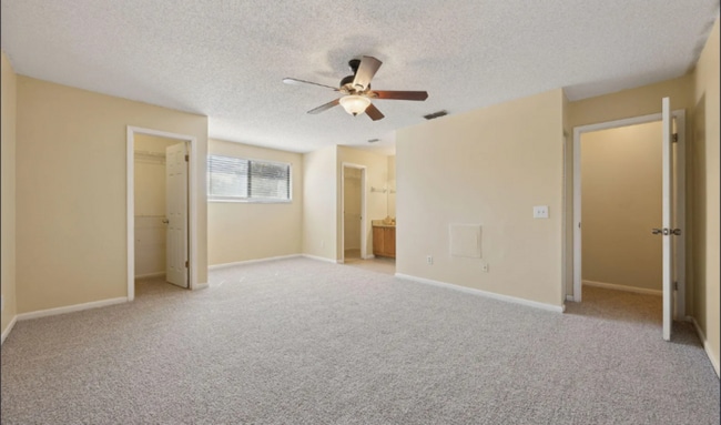 Building Photo - 2/2 townhome located near NAS Jax