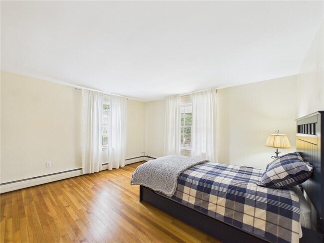 Building Photo - 449 Love Ln