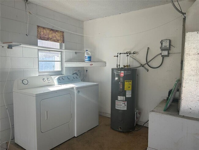 Building Photo - 8246 Tansy Dr