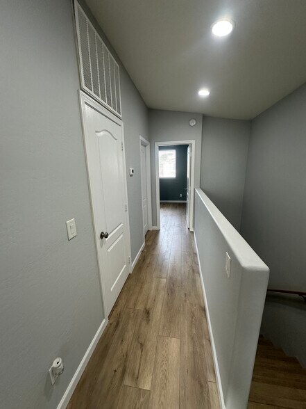 Building Photo - 17610 N 17th Pl