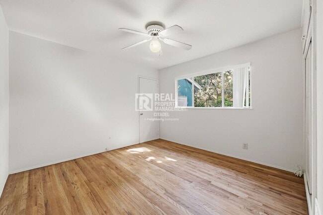 Building Photo - 726 primrose-